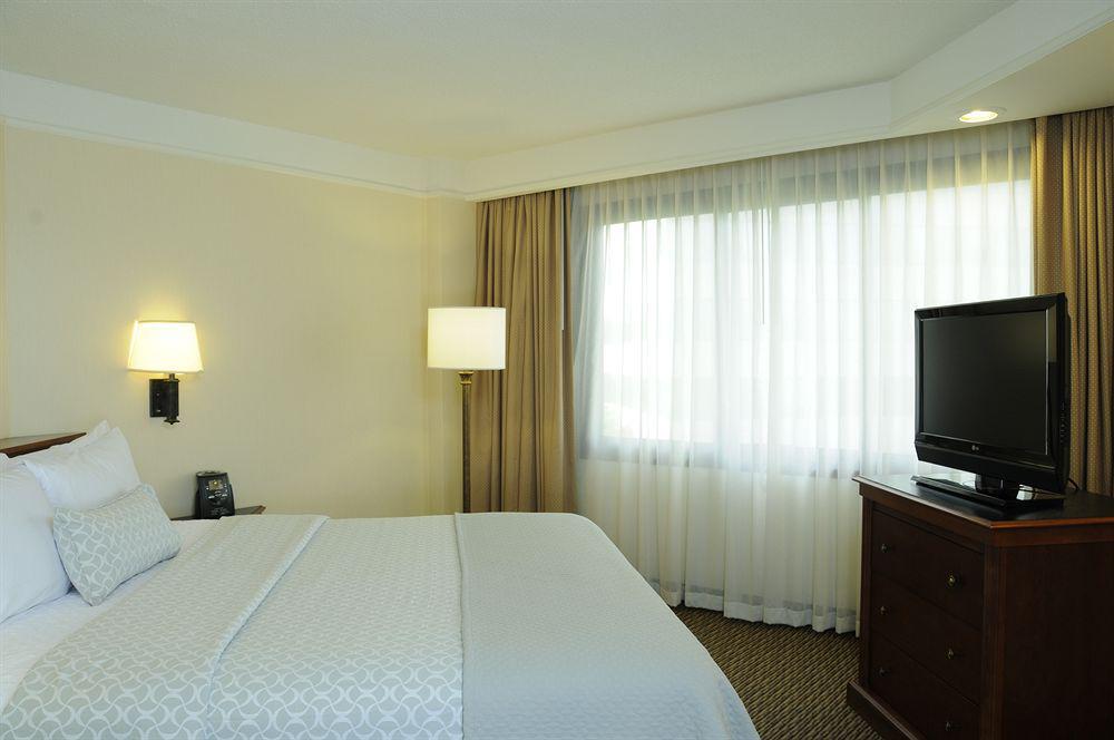 Embassy Suites Tysons Corner Oda fotoğraf