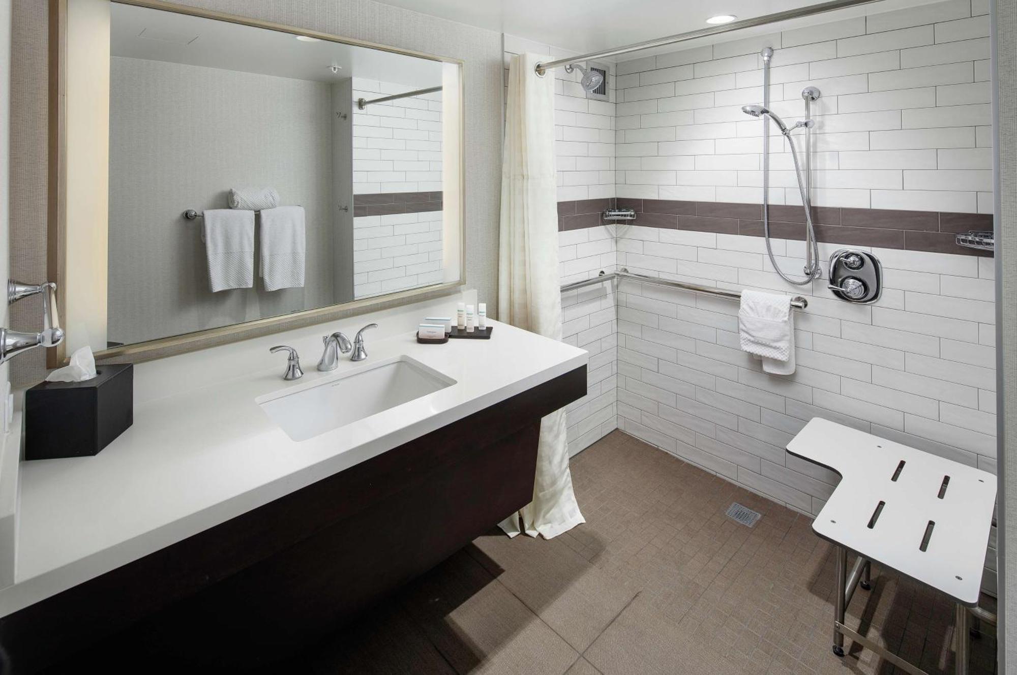 Embassy Suites Tysons Corner Dış mekan fotoğraf