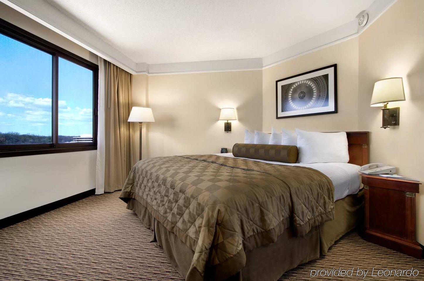 Embassy Suites Tysons Corner Oda fotoğraf
