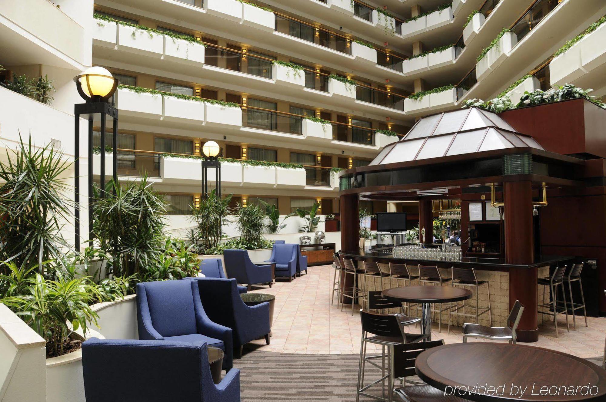 Embassy Suites Tysons Corner Restoran fotoğraf