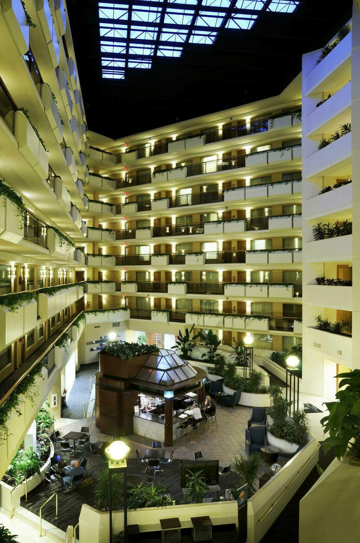 Embassy Suites Tysons Corner İç mekan fotoğraf