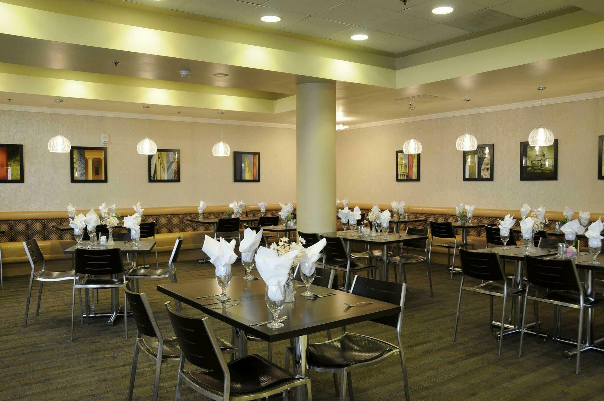 Embassy Suites Tysons Corner Restoran fotoğraf