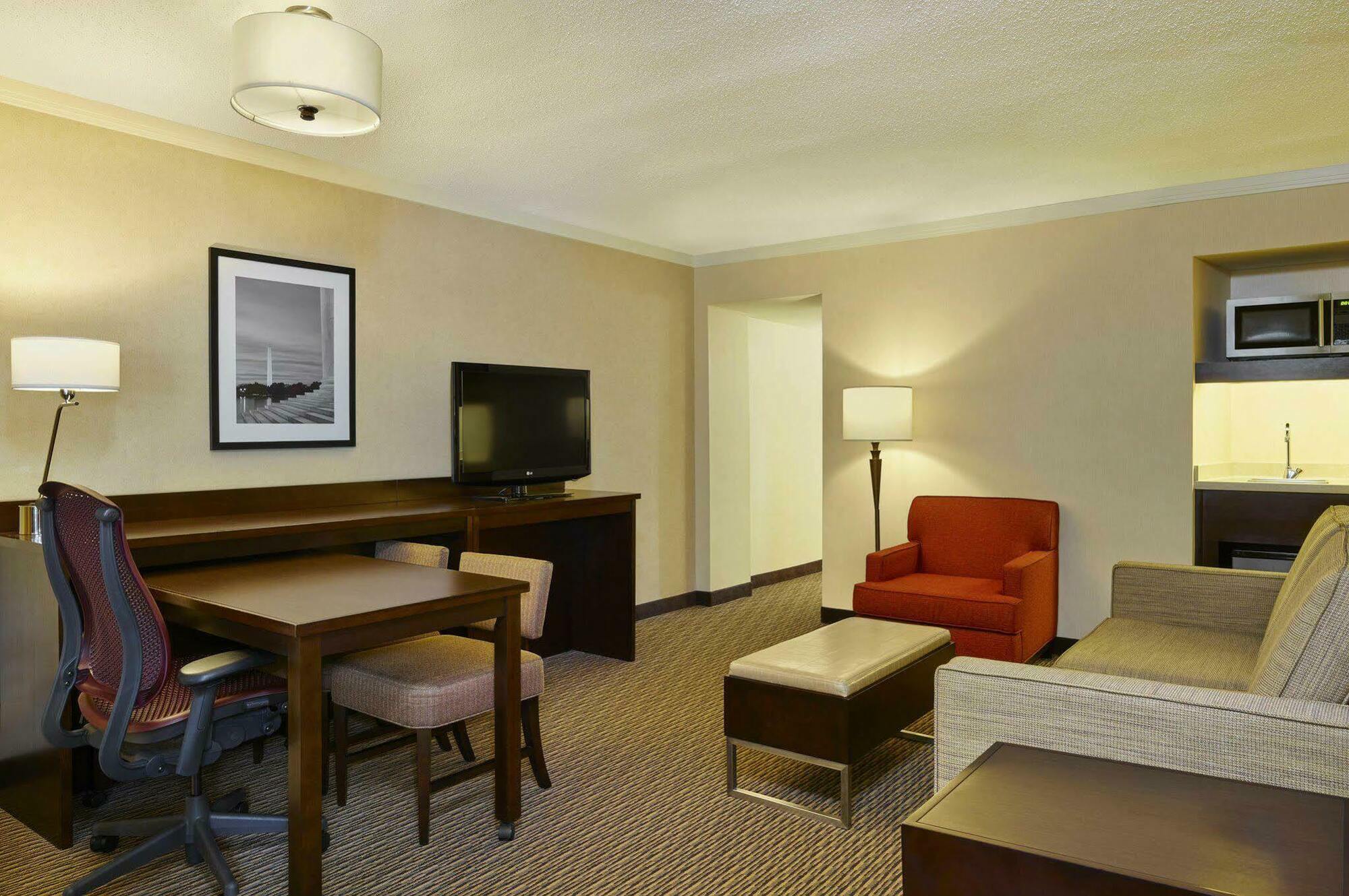 Embassy Suites Tysons Corner Dış mekan fotoğraf
