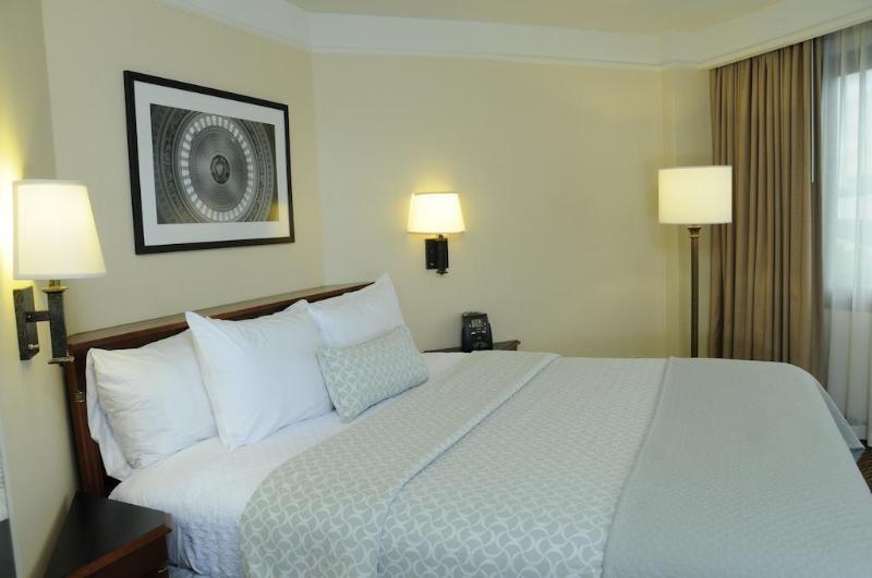 Embassy Suites Tysons Corner Dış mekan fotoğraf